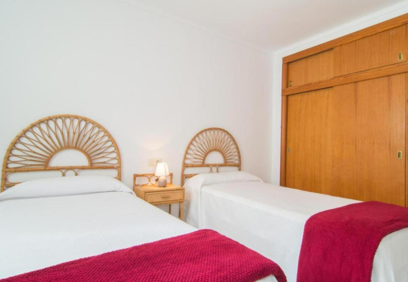 Apartamentos Mhm Cala Ratjada  Exteriör bild